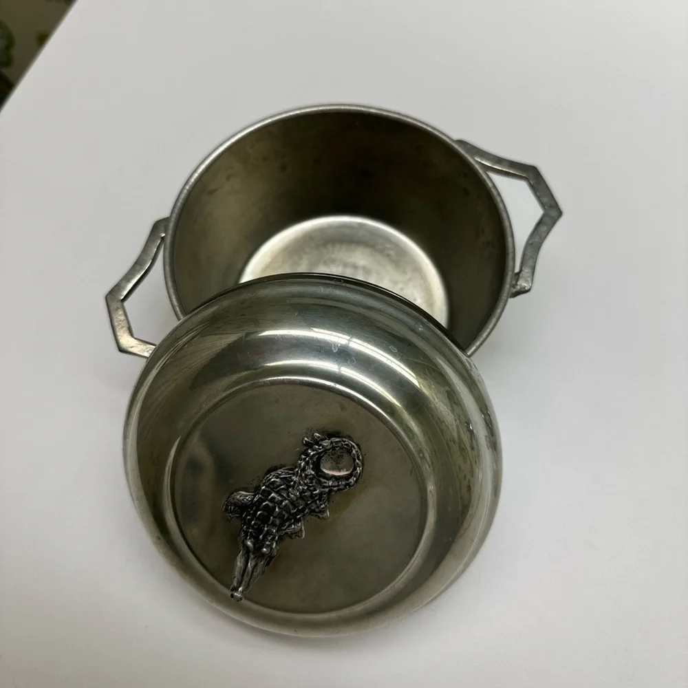The King’s Pewter Box with Alligator on Top - Picture 4 of 6